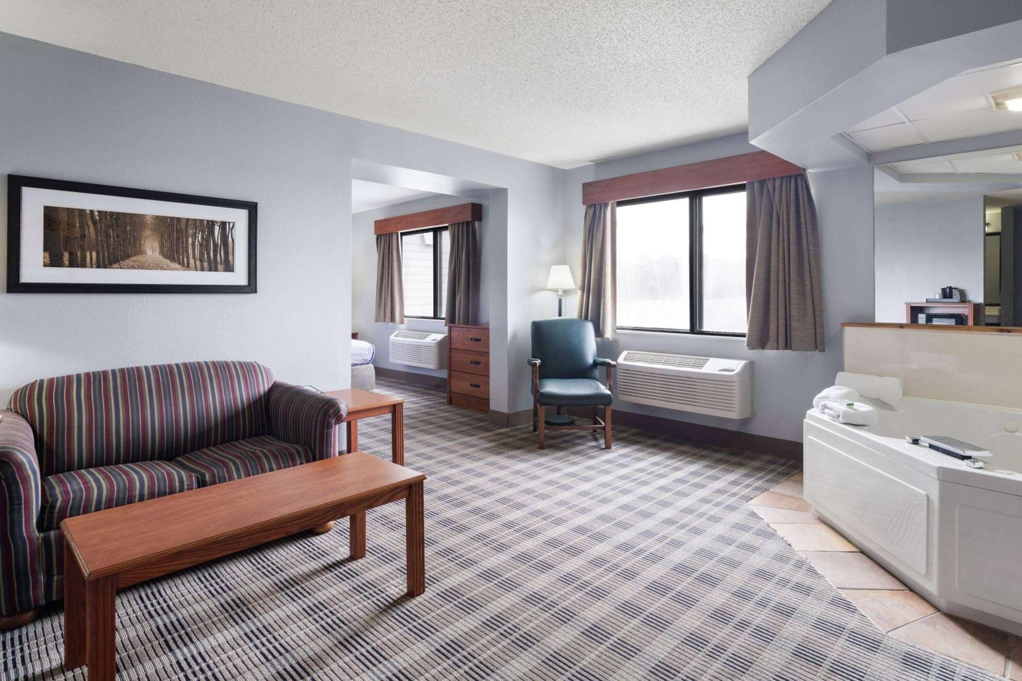 Americinn By Wyndham Stuart Екстер'єр фото